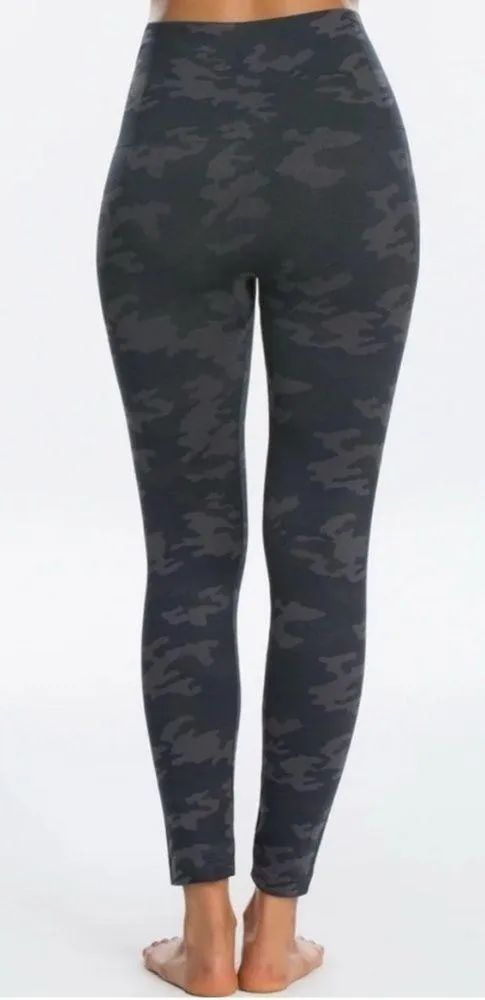 SPANX Look At Me Now Seamless Leggings Black Camo - Image 2