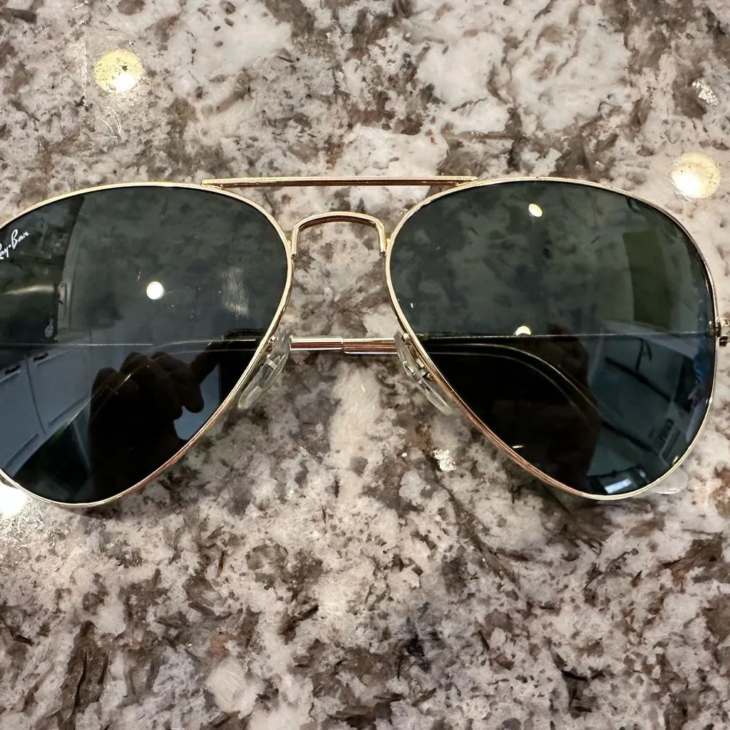 Ray-Ban Gold Frame Aviator Sunglasses - Image 2