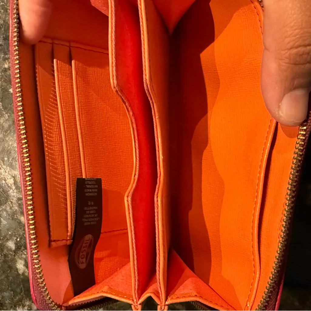 Fossil Red Leather Zip‎ Around Clutch Wallet Card Organizer Wrist Strap R - Image 3