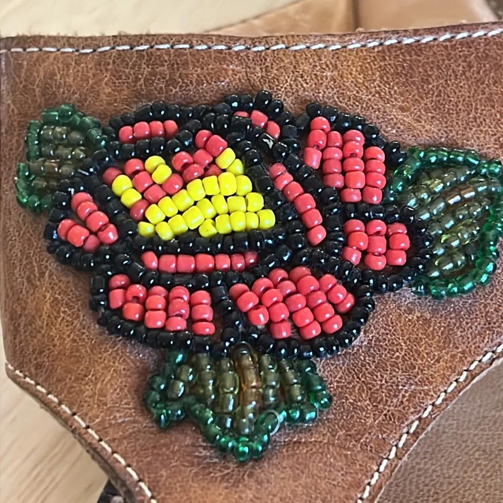 Charlie 1 Horse Women’s Thong Brown Leather Beaded Sandals Artisan 8B Size 8 - Image 10