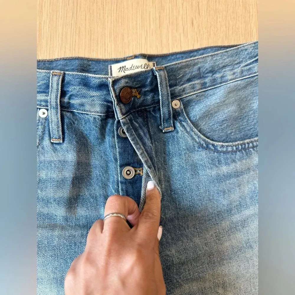 Madewell Relaxed Denim Shorts in Clintonville Wash: Split-Hem  Size 27 1329 - Image 3