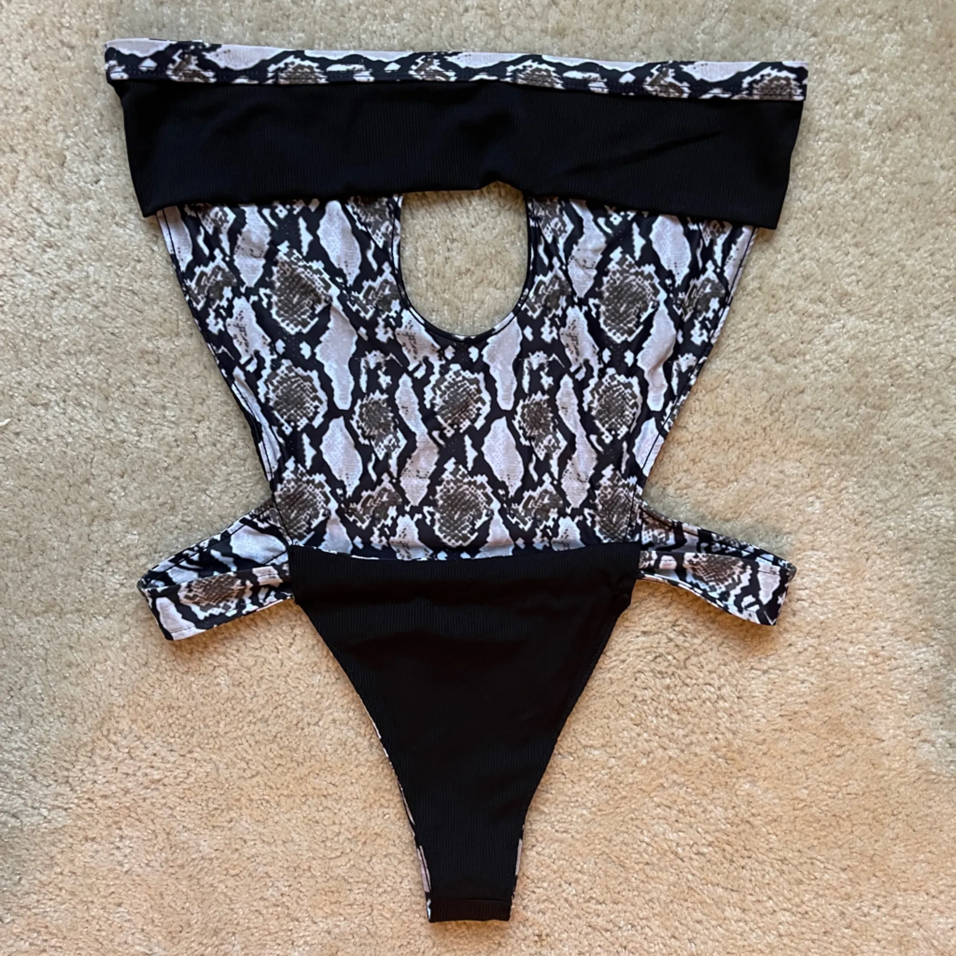 Black and Snake Print High Cut Peekaboo One Piece Swimsuit - Image 4