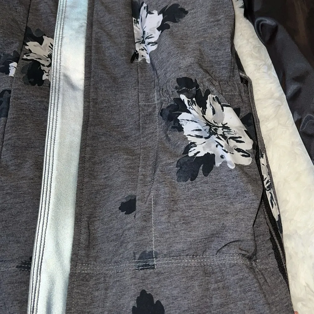 Both Ways Bomber Jacket Color: see description Size 6 EUC - Image 10