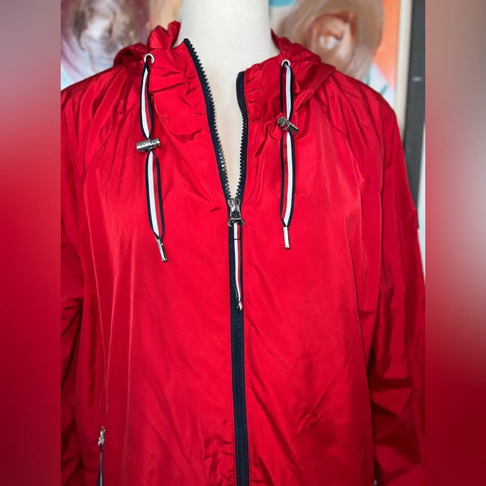 Nice Tommy Hilfiger Windbreaker/Raincoat! - Image 4