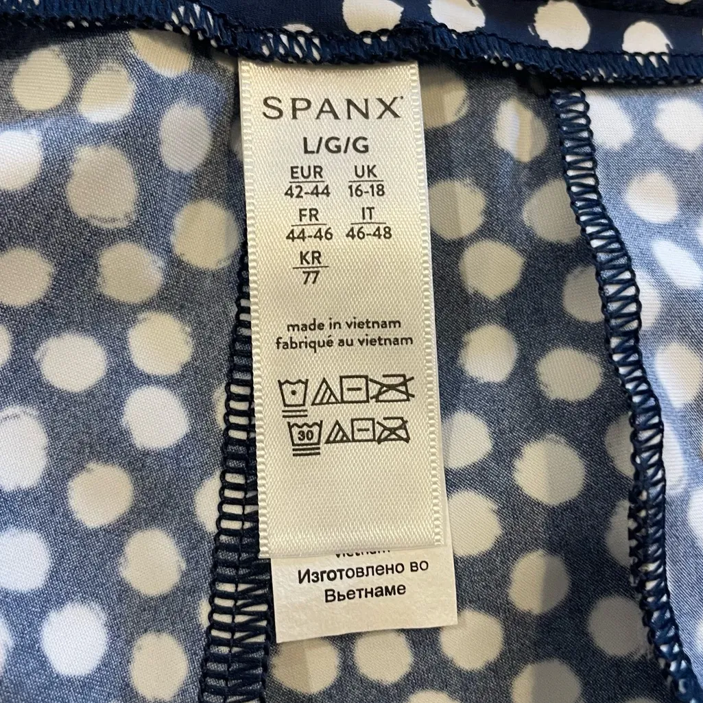 New! Spanx Sunshine Shorts 10” in Navy Printed Dot - Large - Image 9