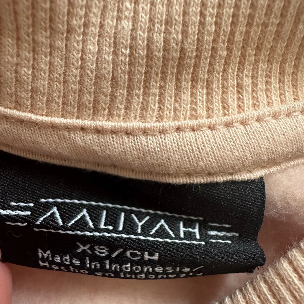 Aaliyah Pink Cropped Crew Neck Sweatshirt Sweater Size XS - Image 2