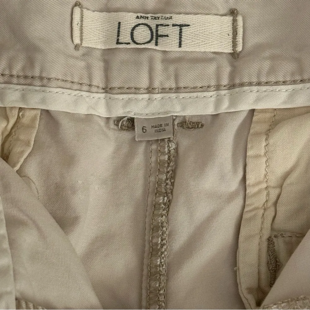 LOFT Classic Khaki Shorts Size 6 - Image 4