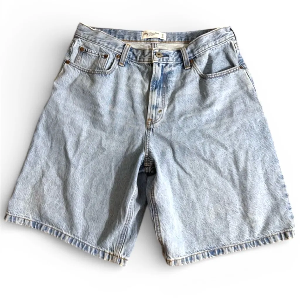 Abercrombie & Fitch A&F Mid Rise Loose Shorts in Light Wash 29” - Image 3