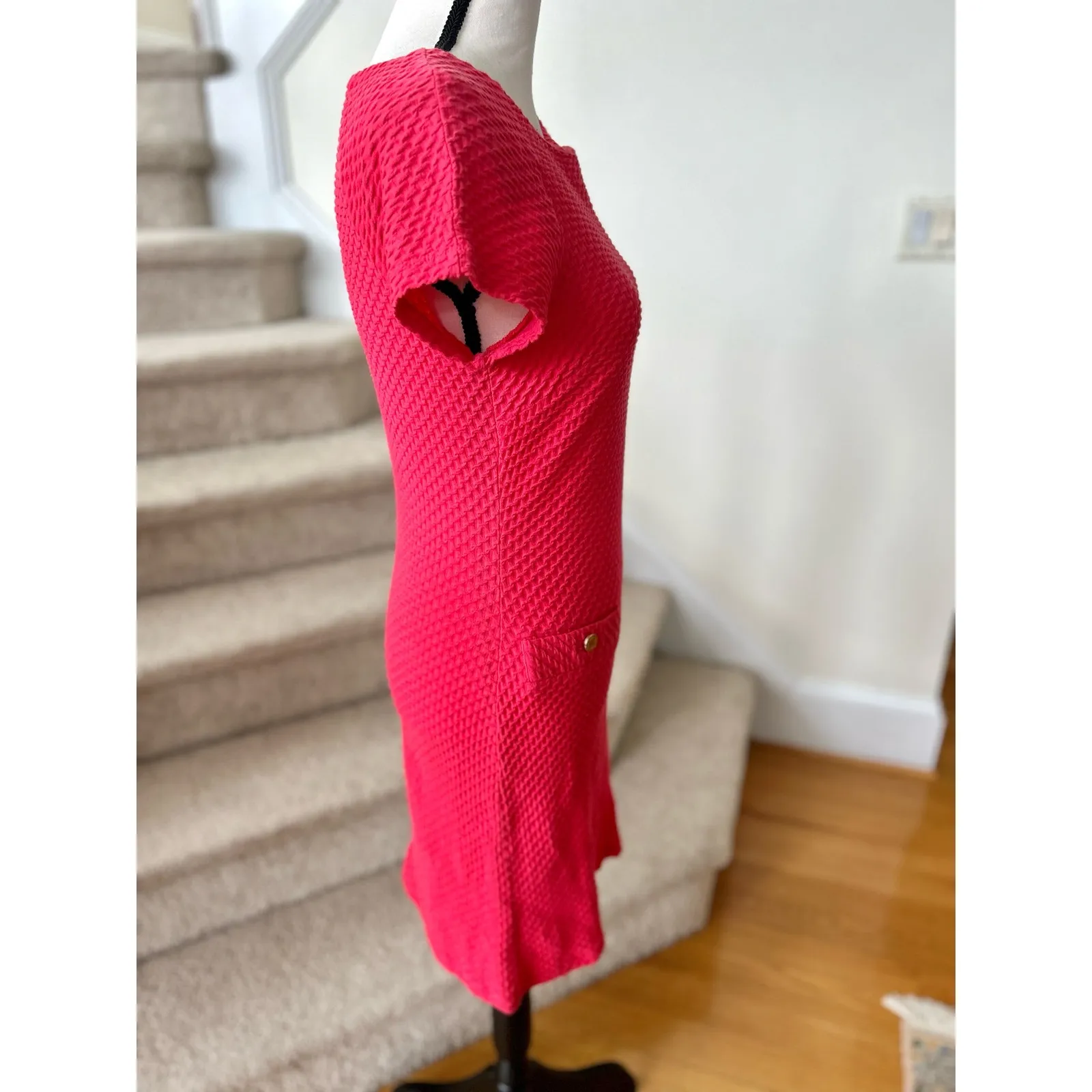 Lilly Pulitzer Coco Textured Coral Pink 60s Short Sleeve Sheath Dress - Image 3