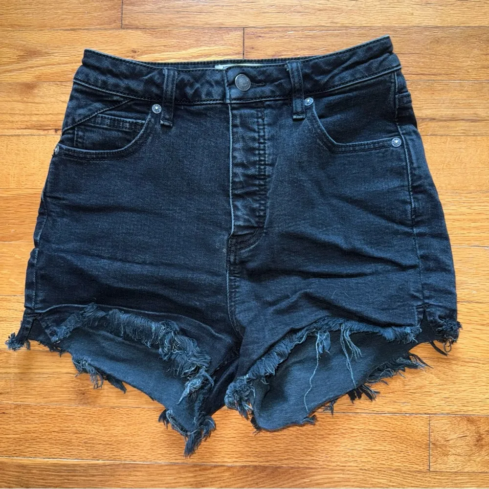WE THE FREE People Lasso Curvy Denim Shorts Black High Rise Raw Hem size 26 - Image 2