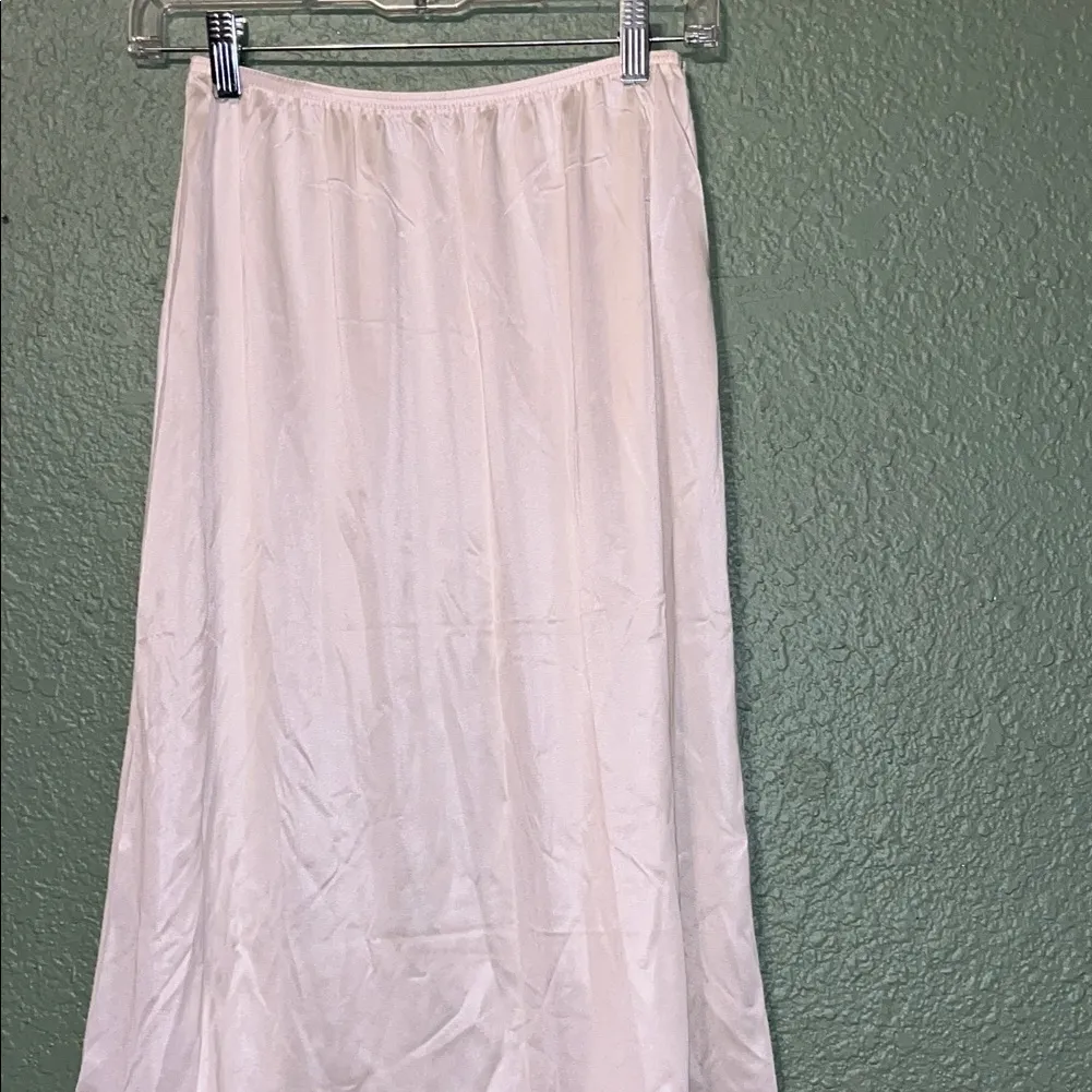 Vintage Slip Elegant Vanity Fair Cream Lace Hem Slip Skirt - Image 4