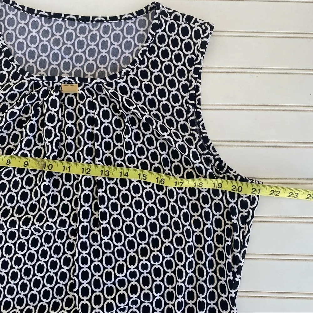 Sleeveless dressy top Size Large Black - Image 5