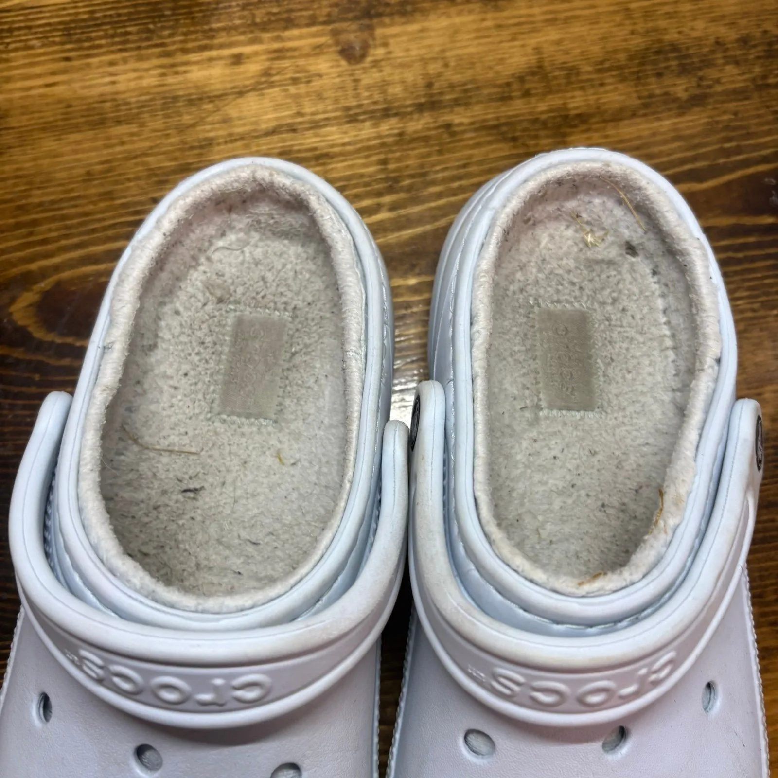 Crocs Light Blue Fur‎ Lined Clogs Size 7 - Image 7