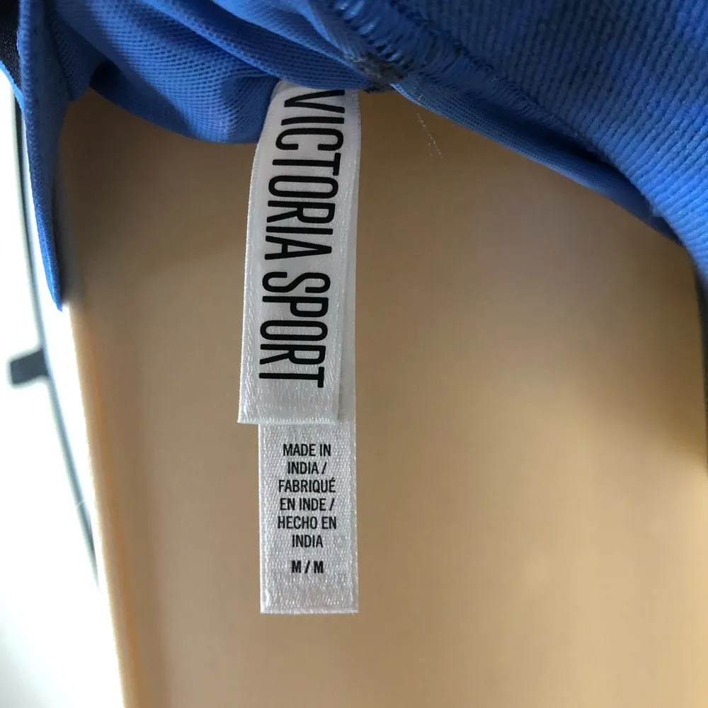 VSX Victoria’s Secret medium support racer back sports bra M - Image 4