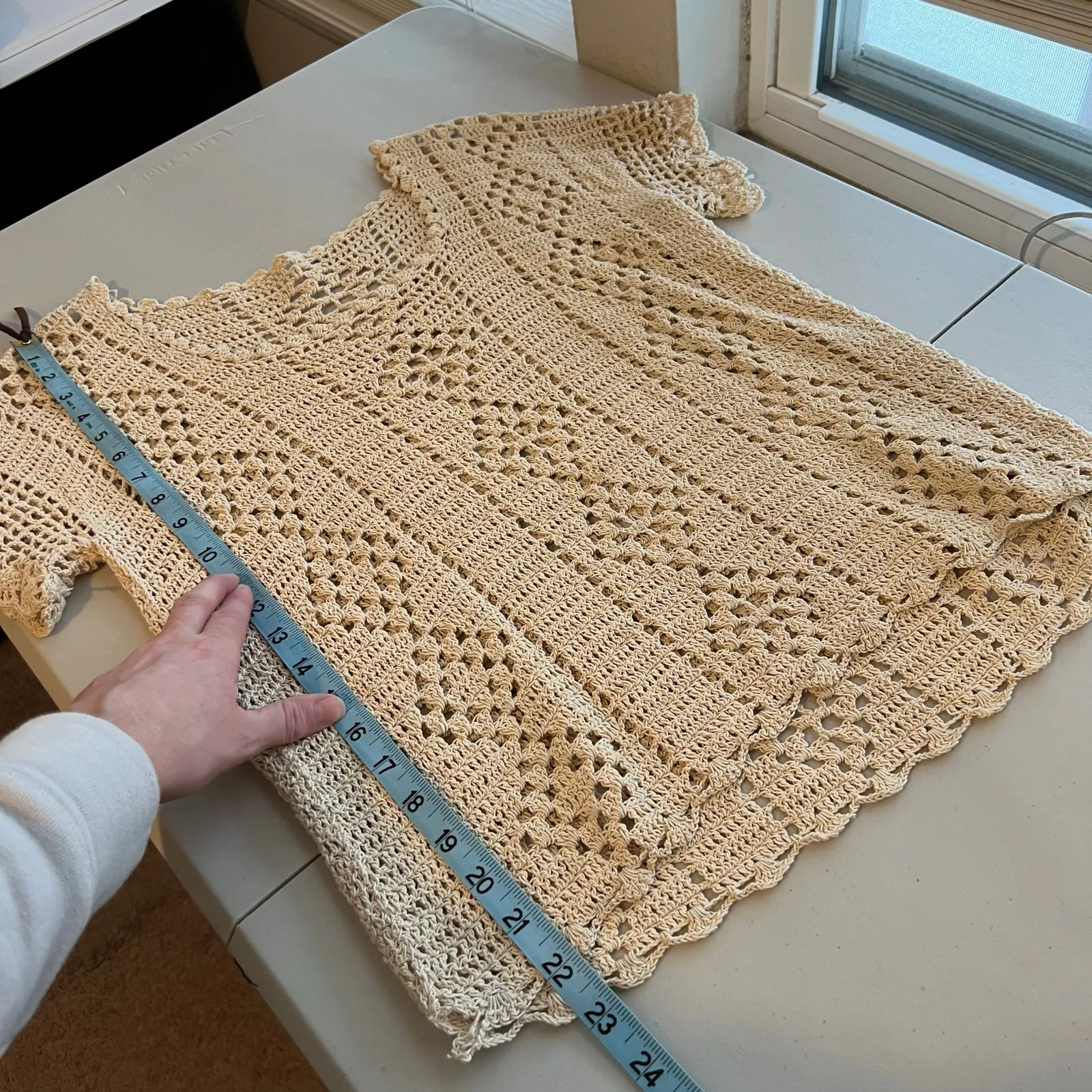 1970s Handmade Woven Cream Short Sleeve Indie Semi Sheer Crocheted Top - Image 7