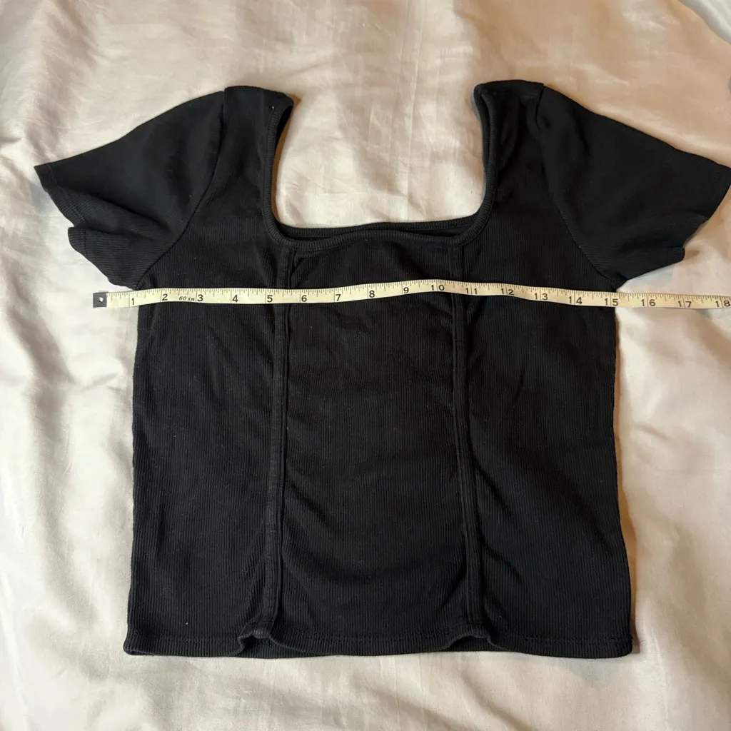 Elegant Black Square Neck Crop Top - Image 4