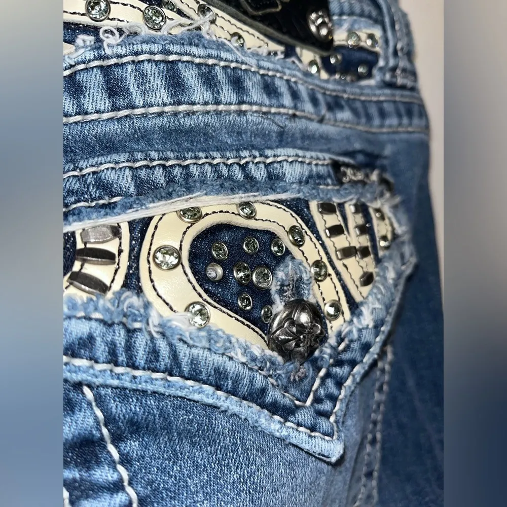 Miss Me Y2K Vintage and Retired Paisley Crystalized Designed Capri Jeans Size 31 - Image 5