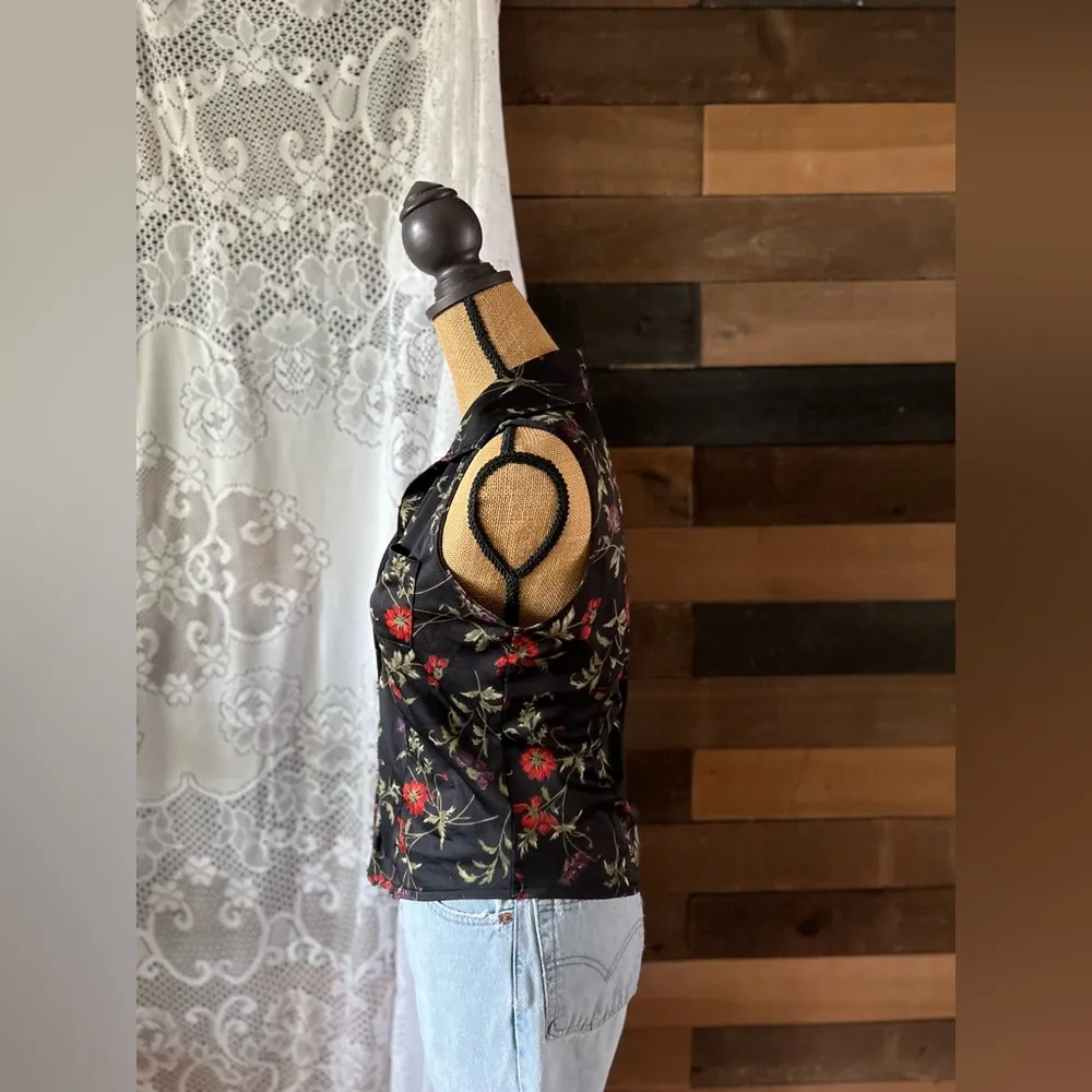 Kathy Ireland Sleeveless Black Floral Button-Up Collared Top - Image 7