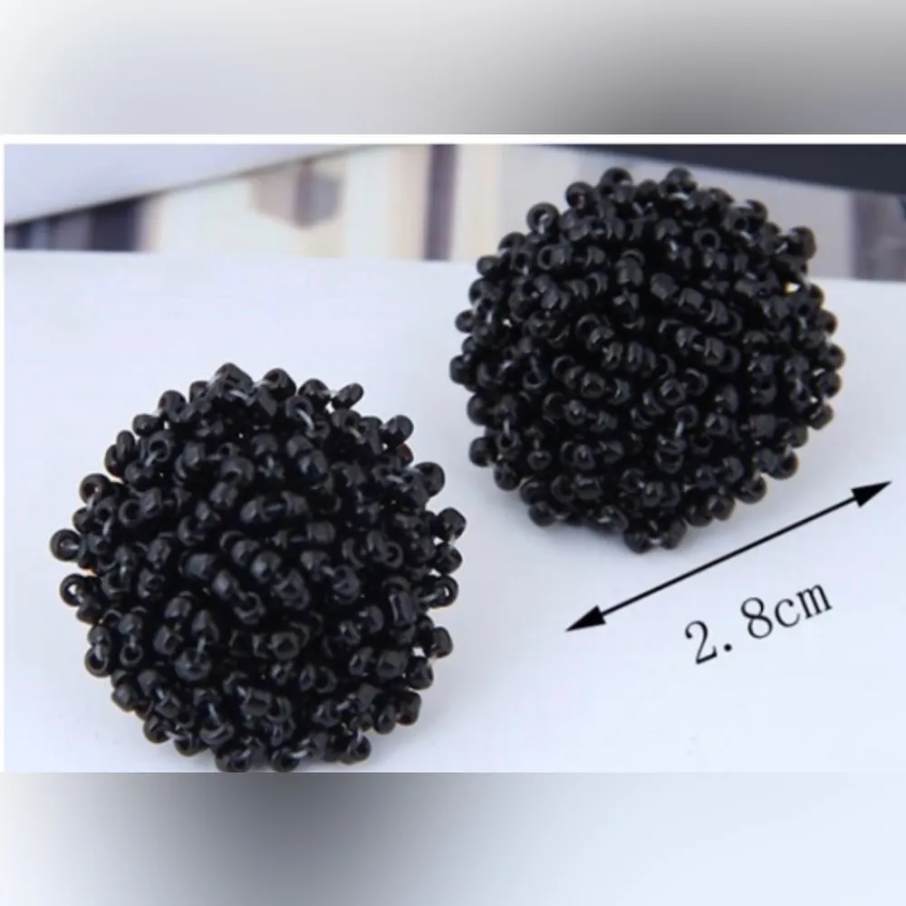 BEADED stud earrings. Green. NWT Green - Image 3