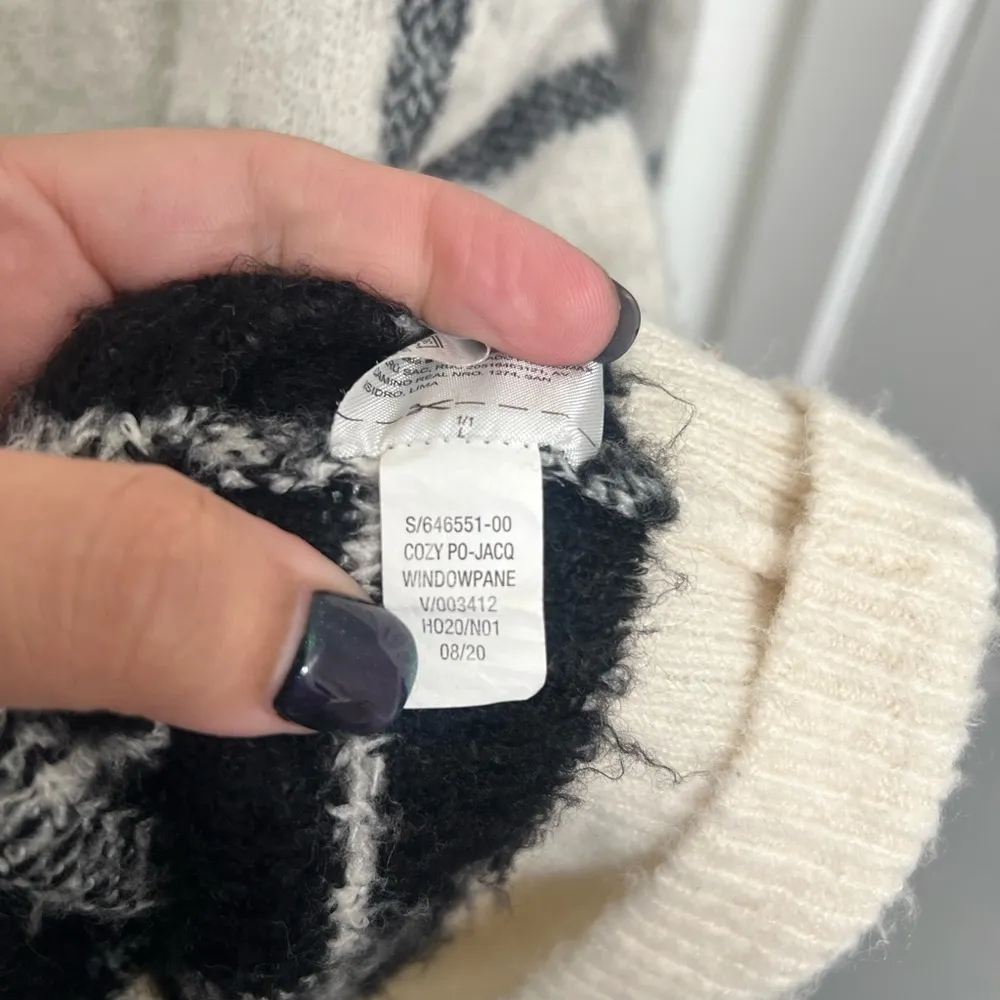 Old Navy black/white windowpane sweater size large - Image 5