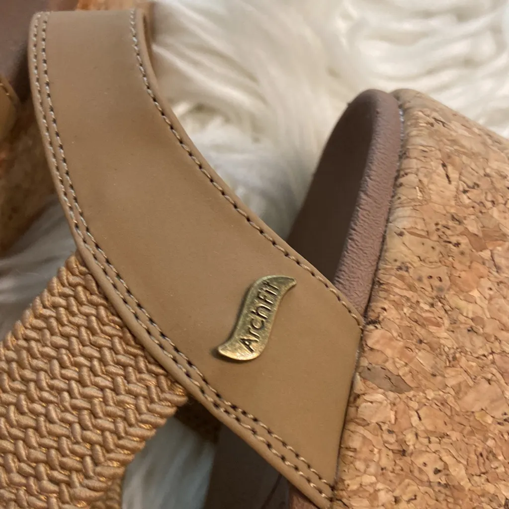 Skechers Arch-fit Women's Tan Wedge Sandals size 10 brand new - Image 4