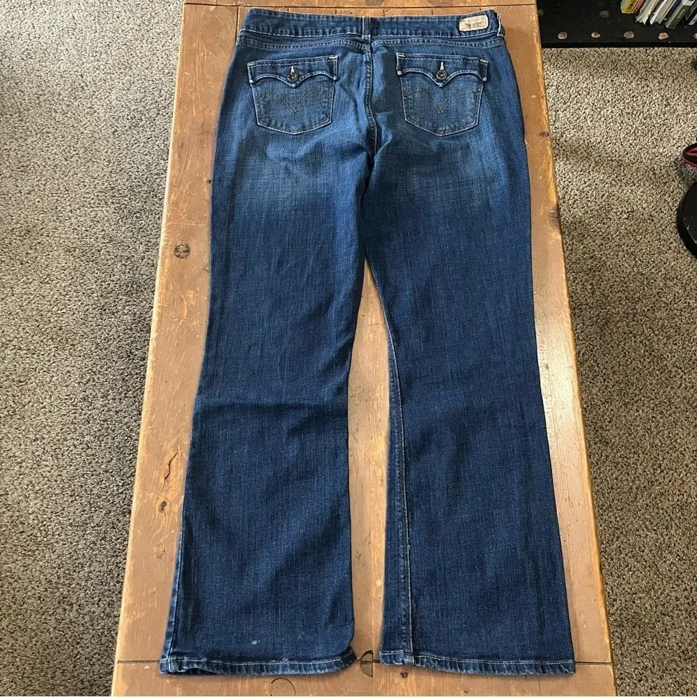 Levi’s 526 Slender Bootcut Jeans - Image 5