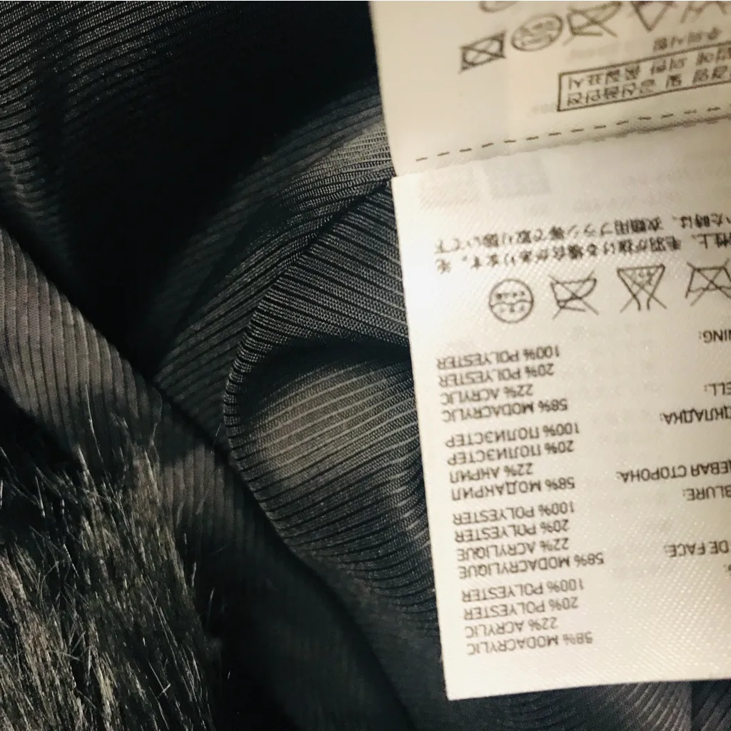 Uniqlo faux fur sleeveless fuzzy vest jacket size L - Image 9