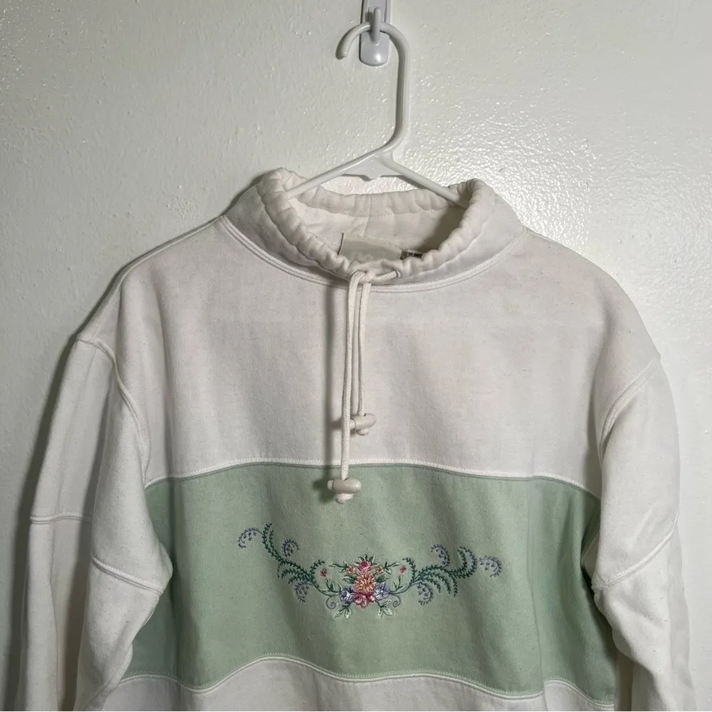 Vintage Lee Sport Sweatshirt White Green Embroidered Floral M - Image 2