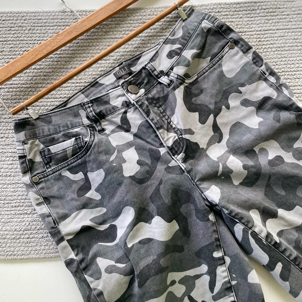 G.I.L.I. Gray Camouflage Stretch Twill Pants Size 6 - Image 9