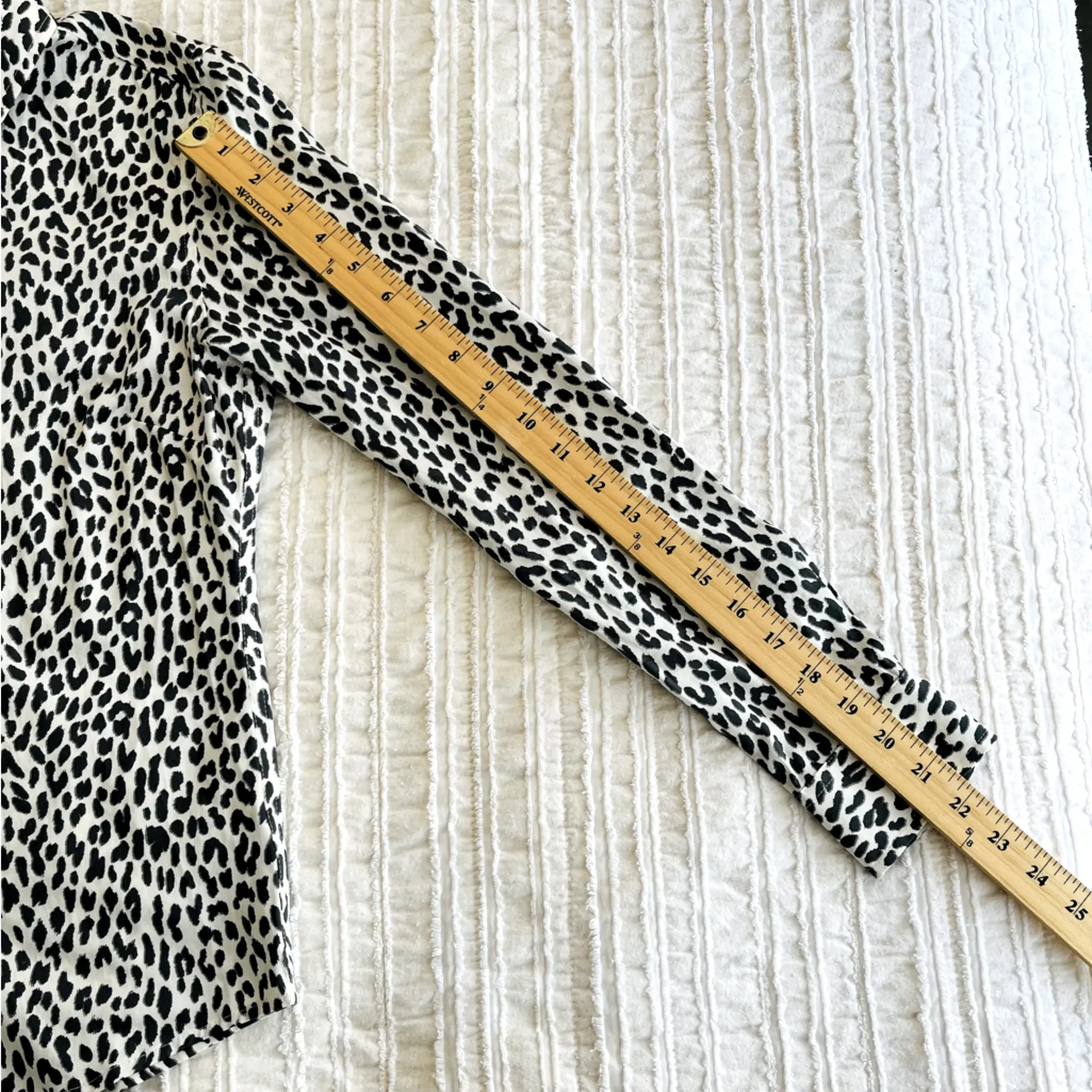 UNTUCKit MIA White Black Leopard Animal Print Button Down Collared Shirt 0 XS - Image 12