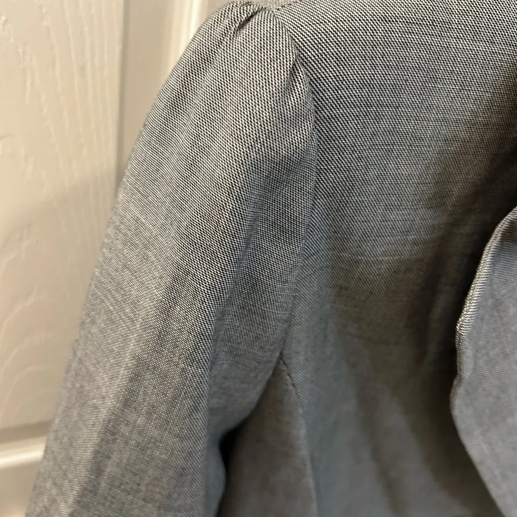 Tahari ASL 2 button pleated back blazer! Soft wool! Soooo cute with Jeans - Image 4