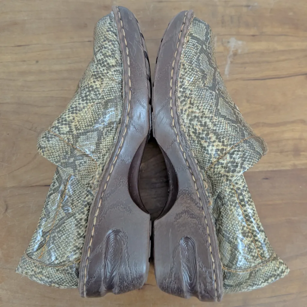 BOC Glossy Snakeprint Clogs Brown Size 7 - Image 6