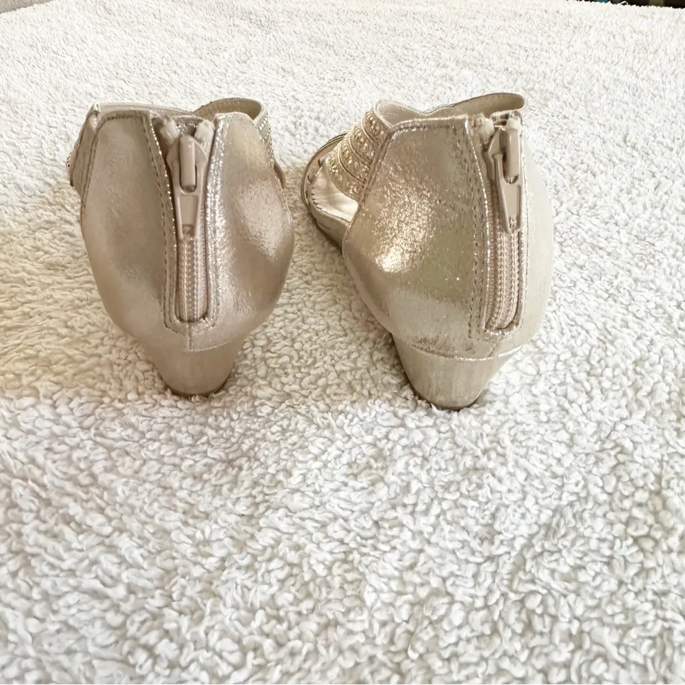 Elegant Gold Strappy Charter Club Women's Sandals - Image 4