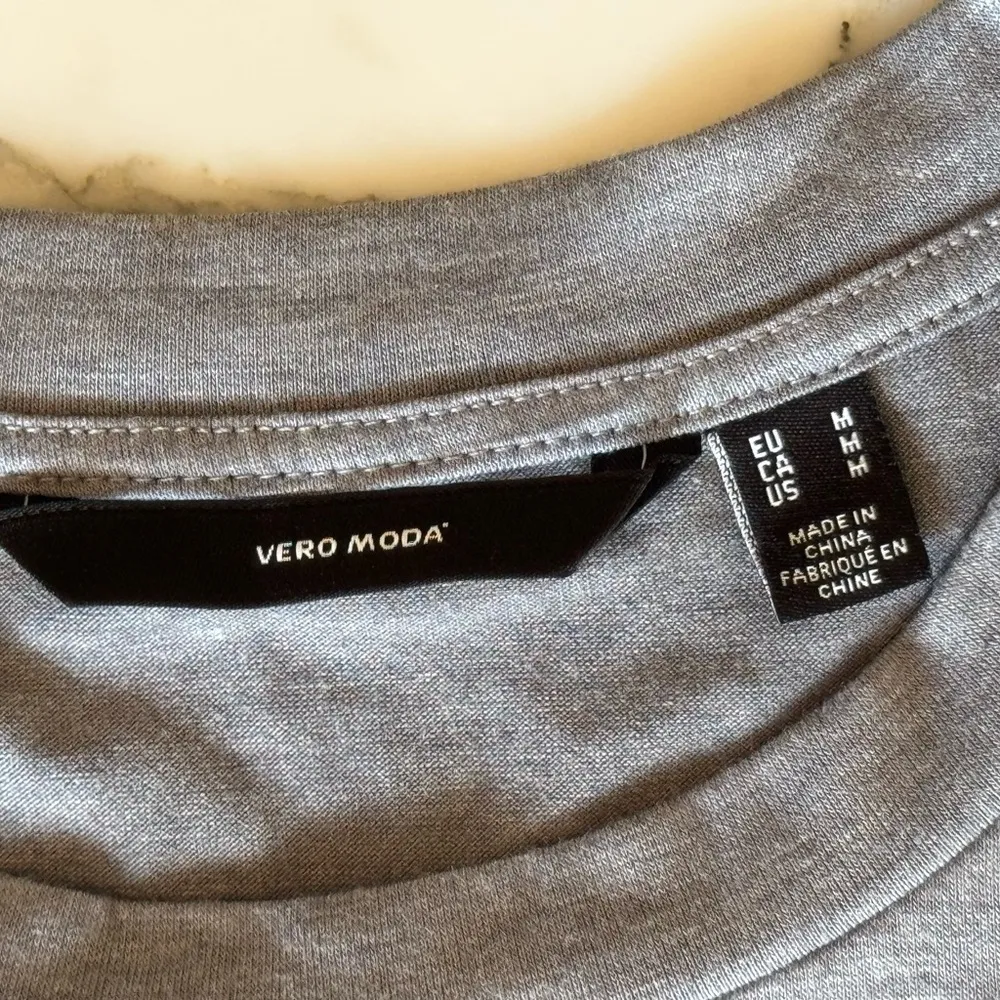 New Vero Moda Nelly Ruched Knit Top, Heather Gray, Sz. M but runs small - Image 10