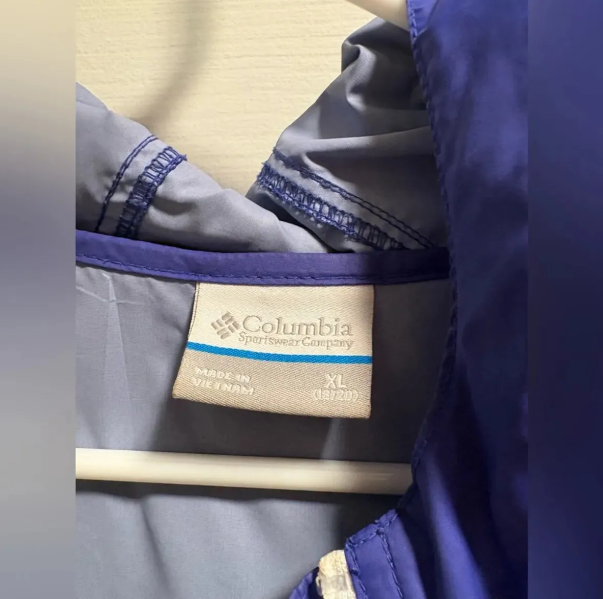 Columbia women’s periwinkle rain jacket - Image 3