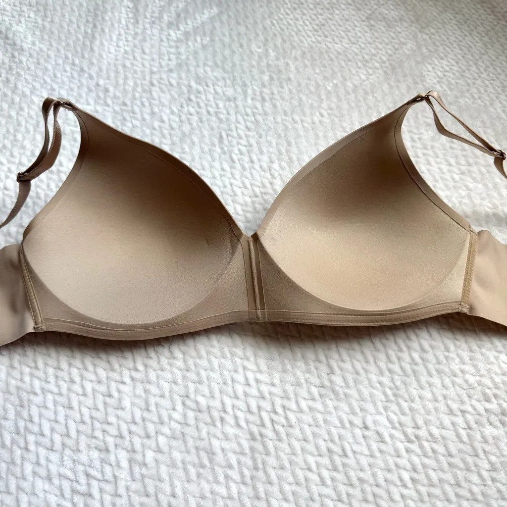 Soma Vanishing 360 Wireless Bra 38B Beige Back Closure Seamless Smoothing - Image 5