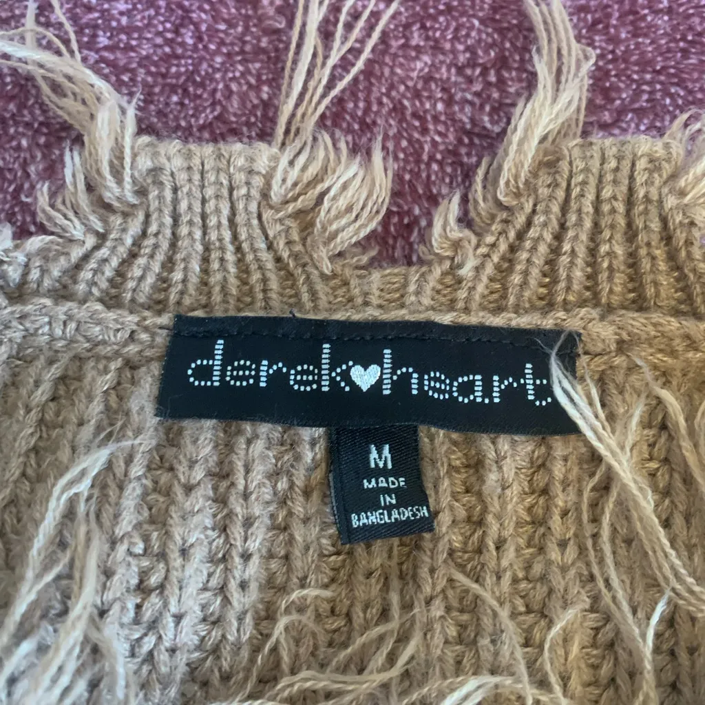 Derek Heart Camel Fringed Sweater - Image 6