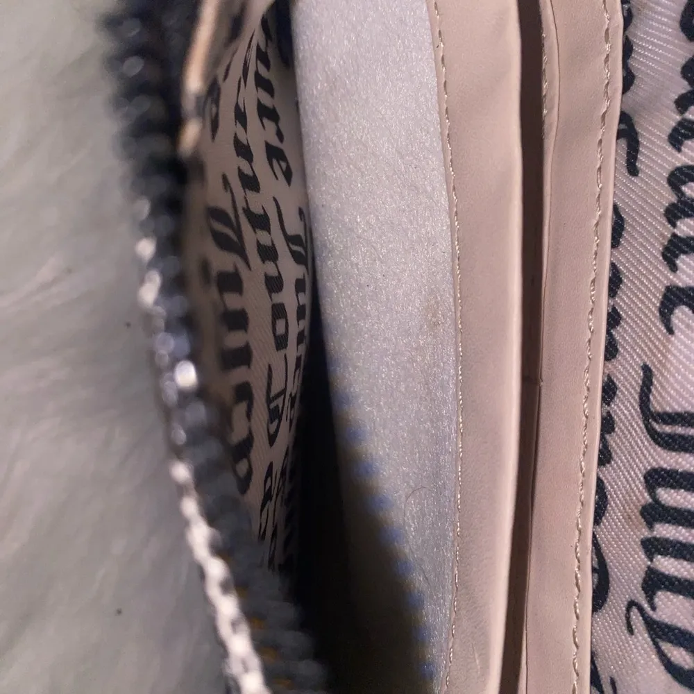 Juicy Couture  Black and Gray Wristlet - Image 8