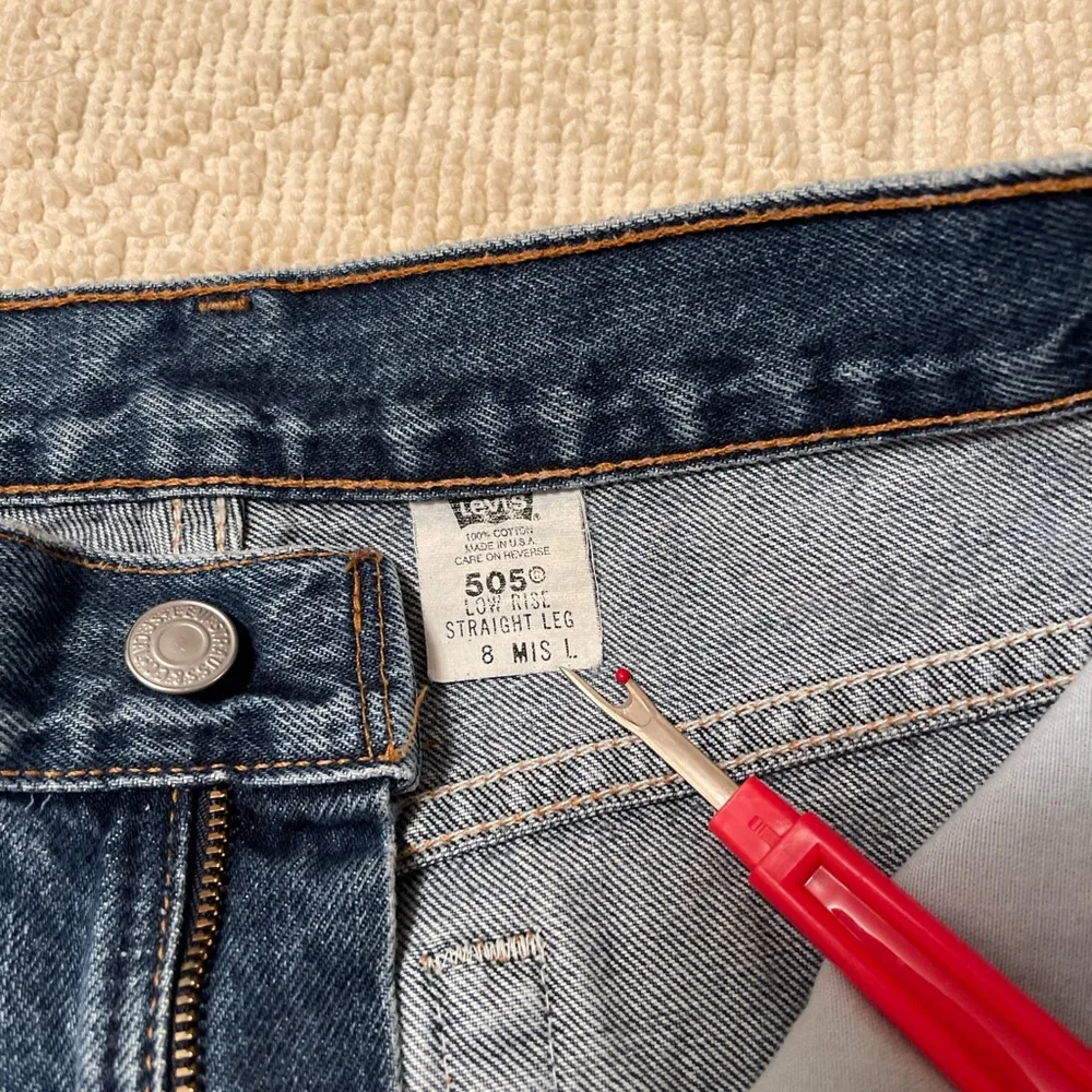 Levi’s women’s 505 low rise straight vintage medium/dark wash jeans. Sz 8 Mis L. - Image 5