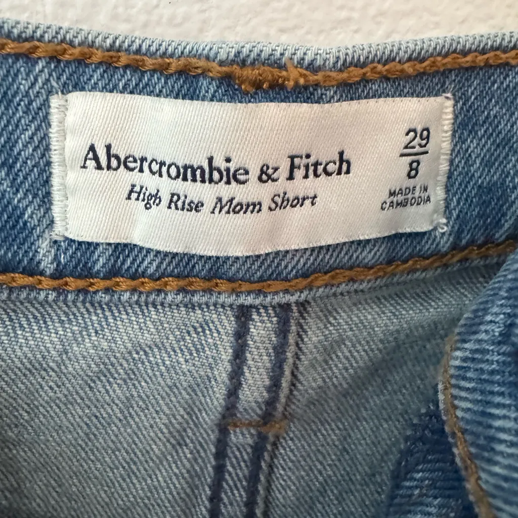 • Abercrombie & Fitch • Women’s High Rise Mom Short Size 29 Size 8 - Image 3