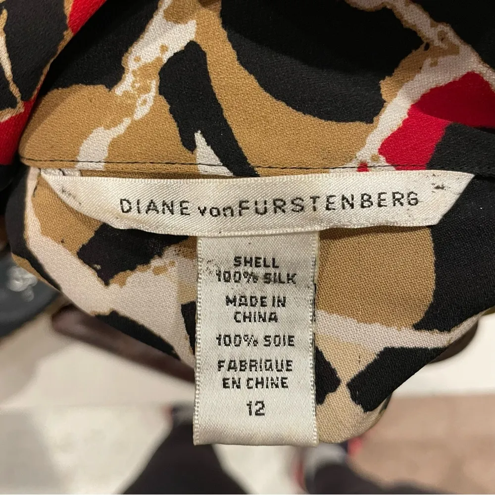 Y2K babydoll cap sleeve silk geometric blouse button front banded waist DVF - Image 8