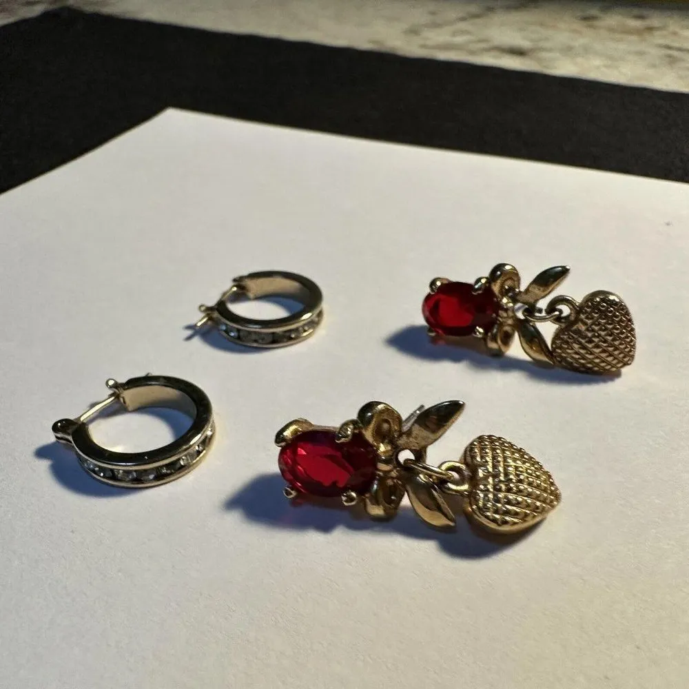 Lot Of 2 Small Gold Tone Pierced Earrings Rhinestone - Image 4