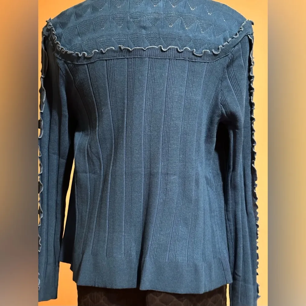 Evystree NWT Ruffles outline Blue No Button Cardigan Great Condition SZ S - Image 4