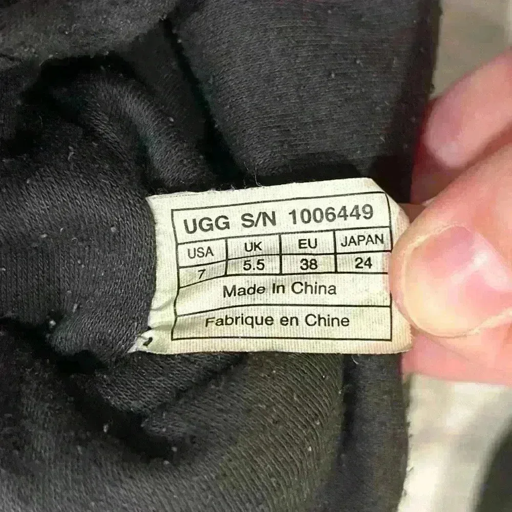 UGG Australia Women’s Black Gold Sequin Knit Cardy Button Boots Shoes Size 7 - Image 4