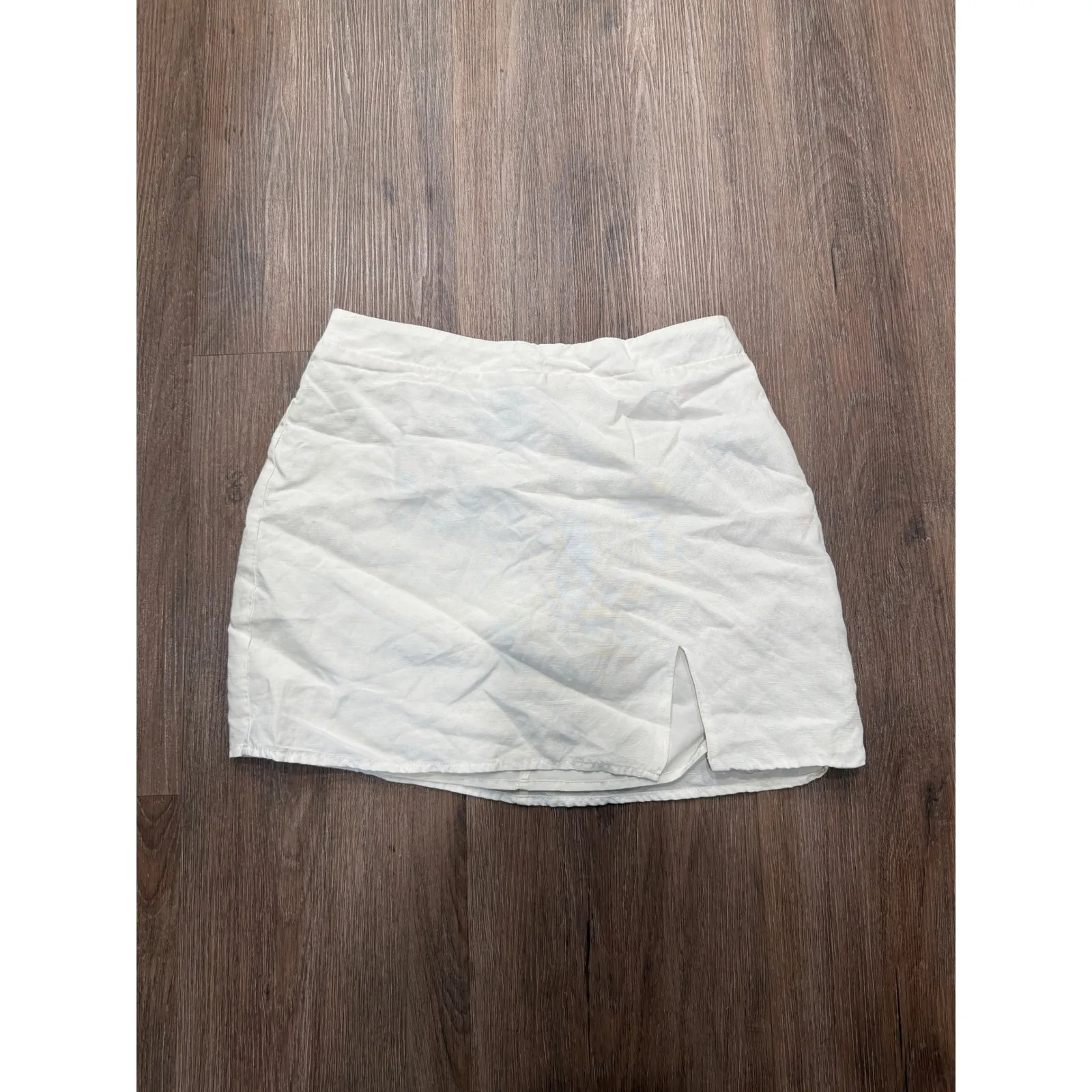 Forever 21 White Linen Blend Mini Skirt with Slit Size Medium - Image 2