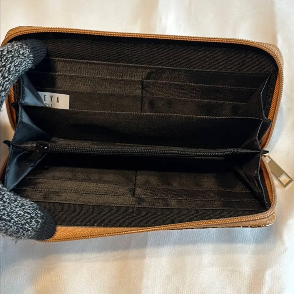 BEYA Wallet EUC - Image 4