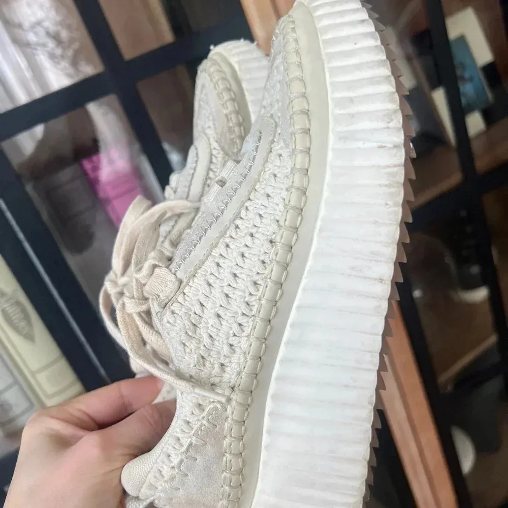 Dolce Vita Dolen Knit Platform Sneakers sandstone crochet lace up beige Tan Size 6 - Image 3