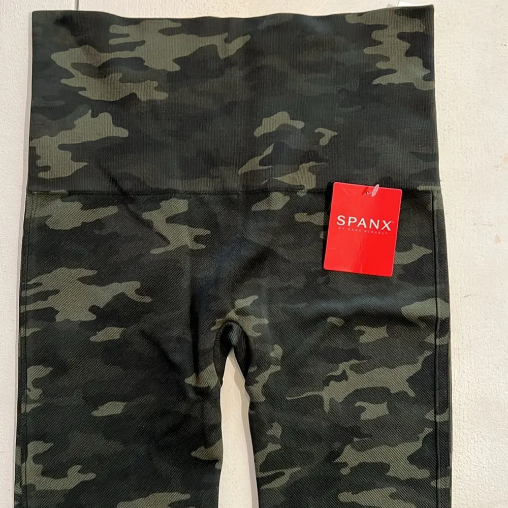 Spanx seamless camo leggings women’s size extra small - Image 3