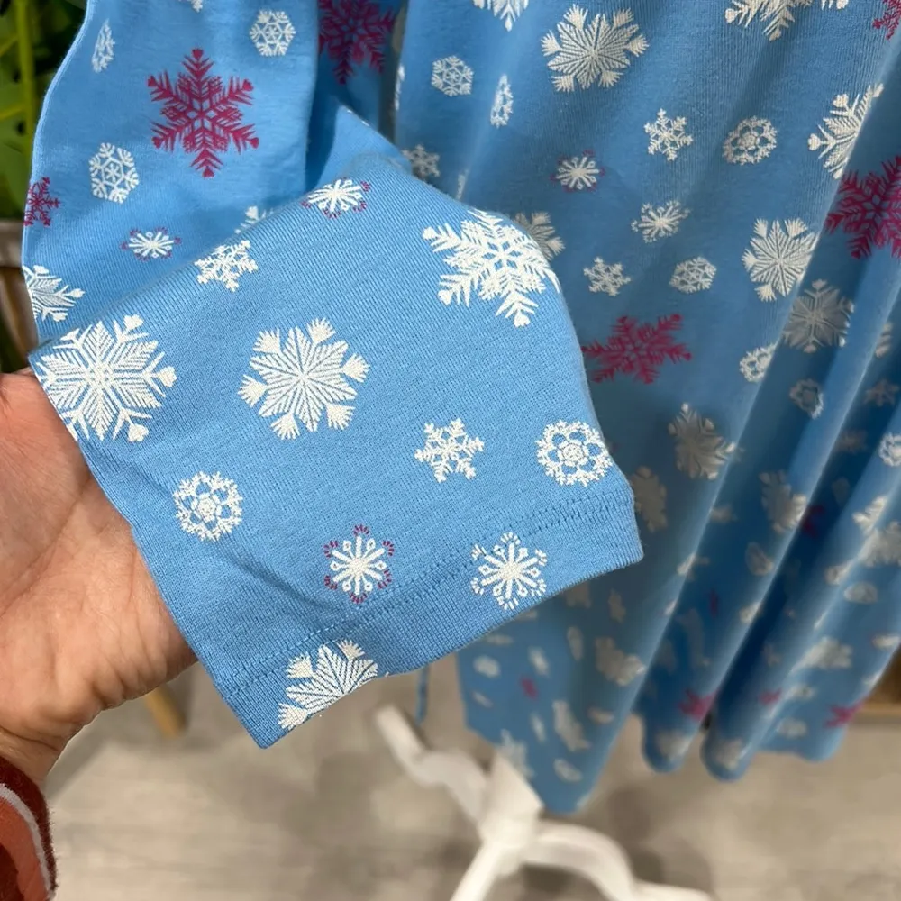 Victoria’s Secret • snowflake winter Christmas printed pajama sleep shirt - Image 5