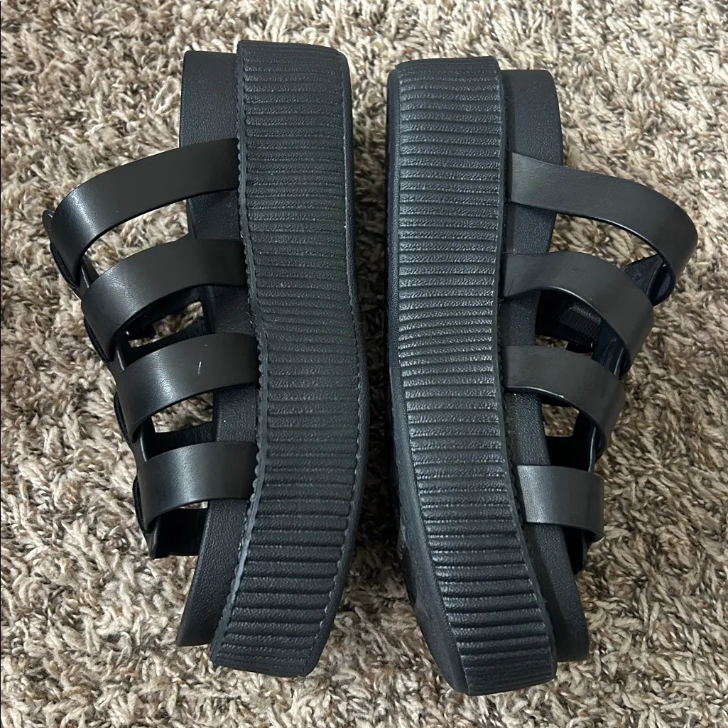 T.U.K Viva Mondo Creeper Black Fisherman Sandals Black Platform Buckle Detail Size 7 - Image 4
